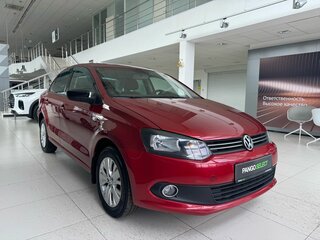 2014 Volkswagen Polo V, красный, 679000 рублей, вид 3