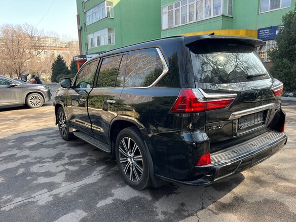 2021 Lexus LX 570 III Рестайлинг 2, чёрный, 6700000 рублей - вид 4