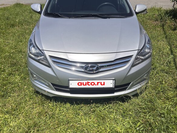 2015 Hyundai Solaris I Рестайлинг, серебристый, 1200000 рублей - вид 1