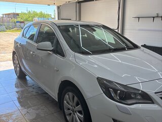 2011 Opel Astra J, белый, 850000 рублей, вид 2