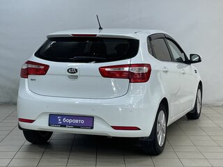 2013 Kia Rio 4-speed III, белый, 764900 рублей, вид 4