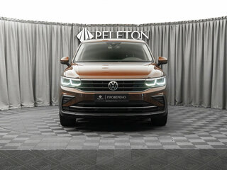 2021 Volkswagen Tiguan II Рестайлинг, коричневый, 2860000 рублей, вид 3