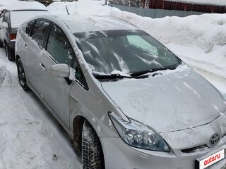 2010 Toyota Prius III (XW30), серебристый, 1100000 рублей, вид 2
