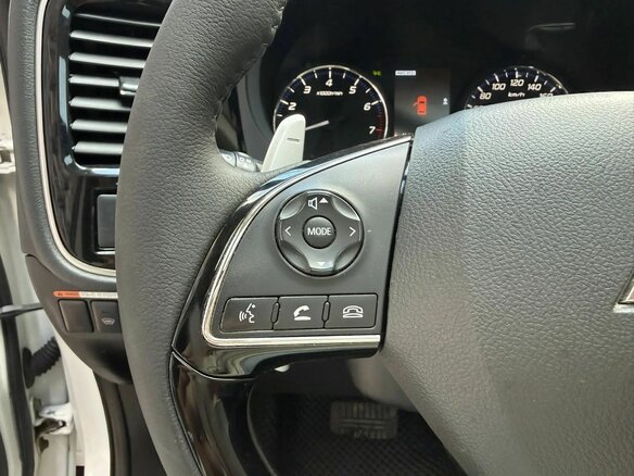 2016 Mitsubishi Outlander III Рестайлинг 2, белый, 2130000 рублей - вид 31