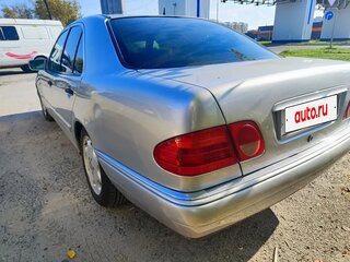 1998 Mercedes-Benz E-Класс 320 II (W210, S210), серебристый, 465000 рублей, вид 4
