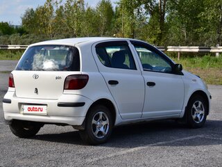 2002 Toyota Vitz I (P10), белый, 350000 рублей, вид 4