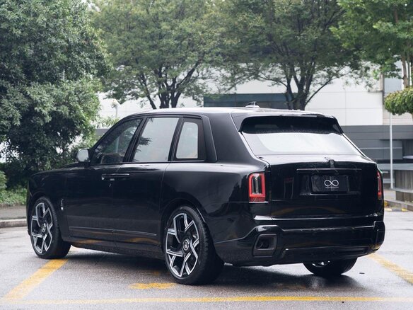 2026 Rolls-Royce Cullinan Black Badge I Рестайлинг (Series II), чёрный, 51300000 рублей - вид 5
