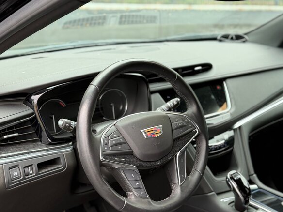 2022 Cadillac XT5 I Рестайлинг, чёрный, 4000000 рублей - вид 4
