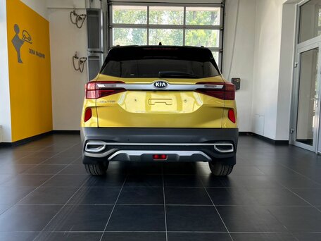 2021 Kia Seltos I, жёлтый, 2000000 рублей, вид 5