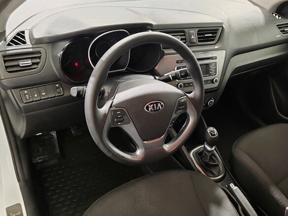 2017 Kia Rio III Рестайлинг, белый, 1000000 рублей - вид 11