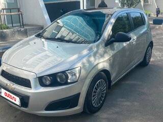 2014 Chevrolet Aveo II, серебристый, 650000 рублей, вид 1