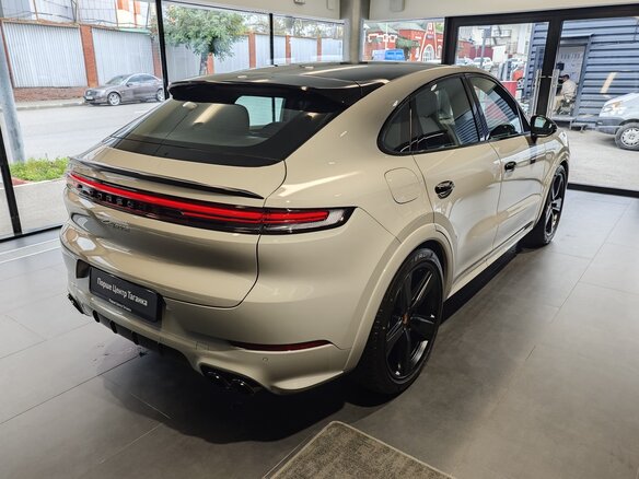 2026 Porsche Cayenne Coupé III Рестайлинг, серый, 21990000 рублей - вид 11
