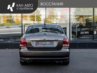 2016 Volkswagen Polo V Рестайлинг, коричневый, 920000 рублей, вид 4