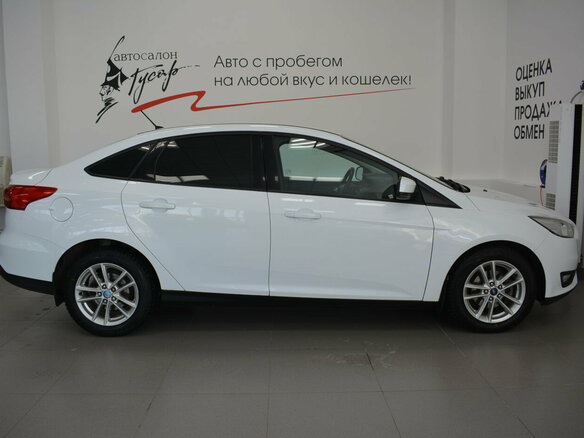 2015 Ford Focus III Рестайлинг, белый - вид 2