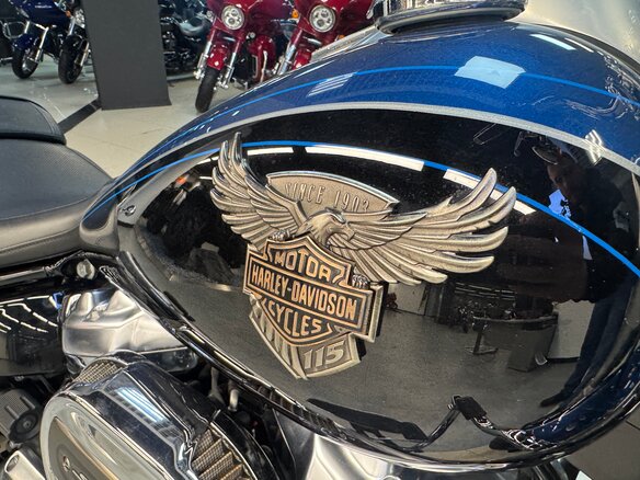 2017 Harley-Davidson Fat Boy, синий, 2190000 рублей - вид 2