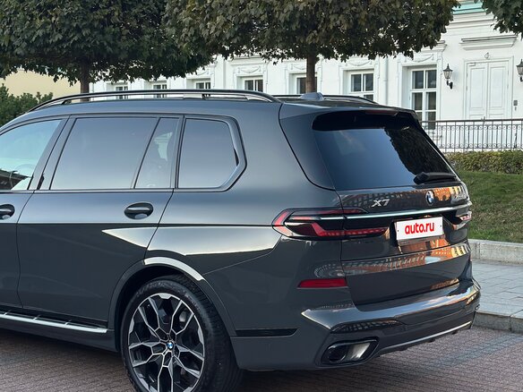 2023 BMW X7 40d I (G07) Рестайлинг, серый - вид 6