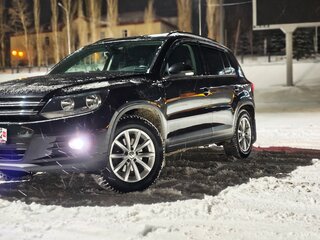 2015 Volkswagen Tiguan I Рестайлинг, чёрный, 1473000 рублей, вид 1