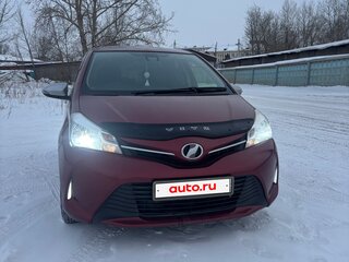 2016 Toyota Vitz III (XP130) Рестайлинг, красный, 1120000 рублей, вид 2
