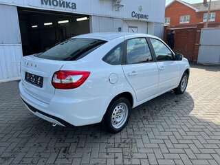 2026 Lada (ВАЗ) Granta I Рестайлинг, белый, 1131000 рублей, вид 4