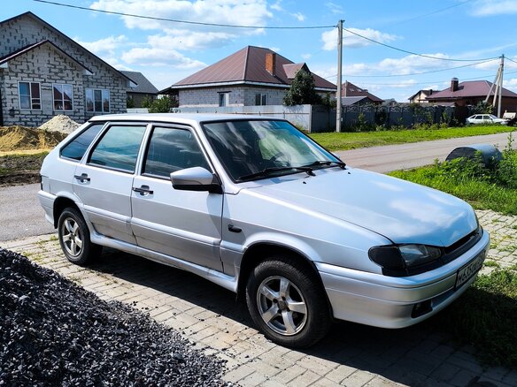 2009 Lada (ВАЗ) 2114, серебристый, 200000 рублей