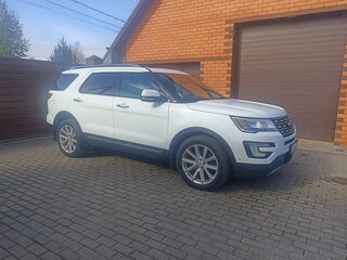 2016 Ford Explorer V Рестайлинг, белый, 3100000 рублей, вид 4