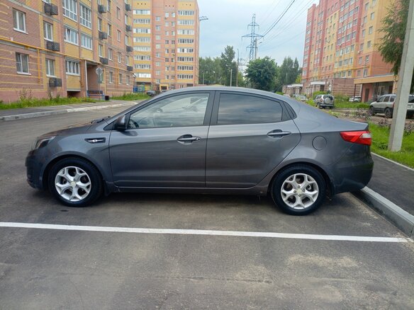 2013 Kia Rio III, серый, 690000 рублей - вид 6