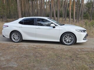 2019 Toyota Camry VIII (XV70), белый, 2600000 рублей, вид 5