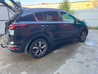 2022 Kia Sportage IV Рестайлинг, чёрный, 2500500 рублей, вид 3