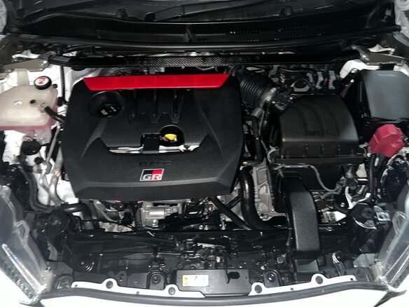 2021 Toyota Yaris IV, белый, 3200000 рублей - вид 11