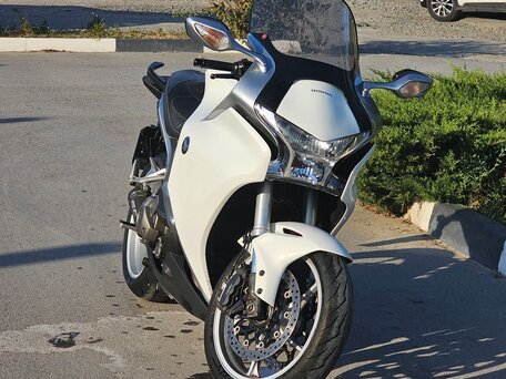 2010 Honda VFR 1200, белый, 690000 рублей, вид 1