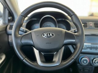 2013 Kia Rio 5-speed III, голубой, 860000 рублей, вид 3