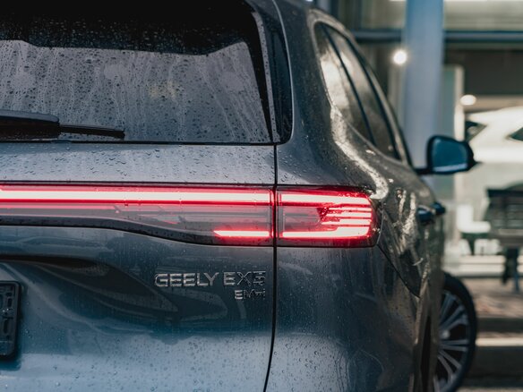 2026 Geely EX5 Гибрид EM-i, серый, 3935290 рублей - вид 9