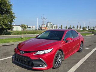 2021 Toyota Camry VIII (XV70) Рестайлинг, красный, 3050000 рублей, вид 2