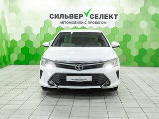 2015 Toyota Camry VII (XV50) Рестайлинг, белый, 1670000 рублей, вид 3