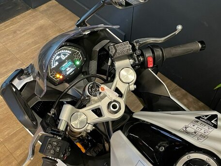 2025 Triumph Daytona 660, белый, 1150000 рублей, вид 5