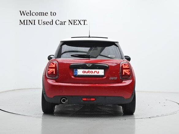 2023 Mini Hatch Cooper III (F55/F56) Рестайлинг 2, красный - вид 4