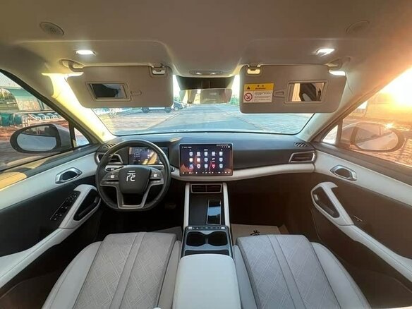 2024 BYD Yuan Up 45.12 kWh, серебристый, 1850000 рублей - вид 14