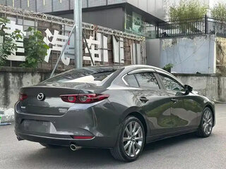 2022 Mazda 3 Axela IV (BP), серый, 1185000 рублей, вид 4
