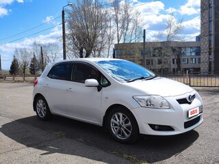 2009 Toyota Auris I, белый, 850000 рублей, вид 2