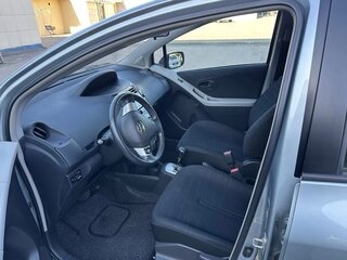 2006 Toyota Yaris Multimode II, серебристый, 845000 рублей, вид 2