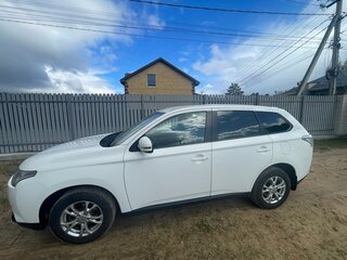 2013 Mitsubishi Outlander III, белый, 950000 рублей, вид 4