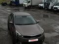2021 Kia Rio IV Рестайлинг, коричневый, 940000 рублей - вид 2