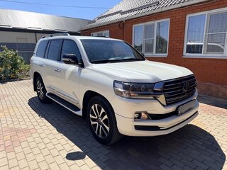 2018 Toyota Land Cruiser 200 Series Рестайлинг 2, белый, 7000000 рублей, вид 3