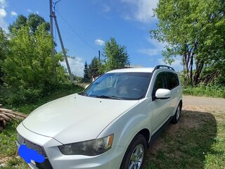 2012 Mitsubishi Outlander II Рестайлинг, белый, 1200000 рублей, вид 1