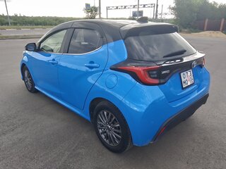 2021 Toyota Yaris IV, синий, 1549999 рублей, вид 3
