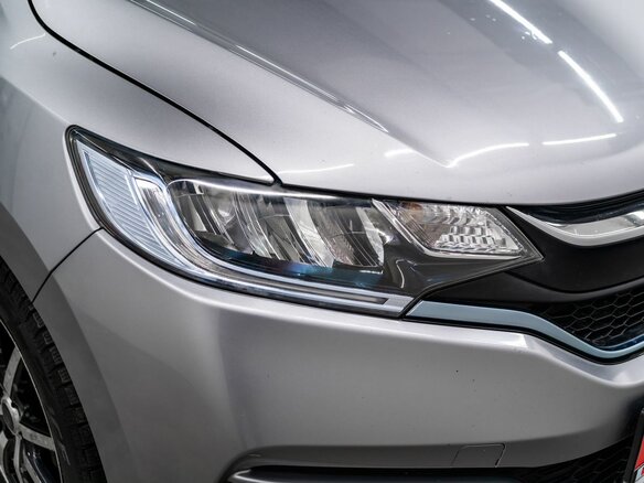 2018 Honda Fit III Рестайлинг, серебристый, 1075000 рублей - вид 16