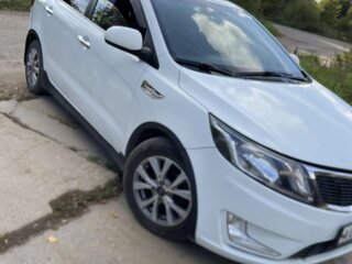 2013 Kia Rio 5-speed III, белый, 785000 рублей, вид 1