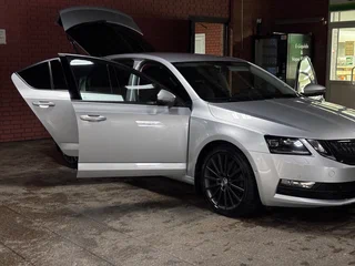 2020 Skoda Octavia III (A7) Рестайлинг, серебристый, 2500000 рублей, вид 2