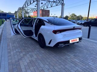 2020 Kia K5 III, белый, 2000000 рублей, вид 3