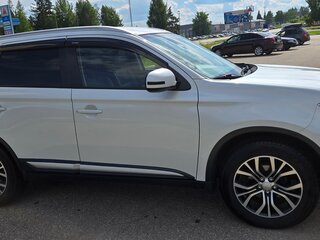 2018 Mitsubishi Outlander III Рестайлинг 2, белый, 1950000 рублей, вид 2